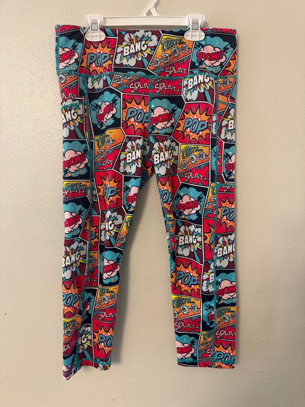 Constantly Varied Gear comic book print pink blue women's capri leggings NWOT LG